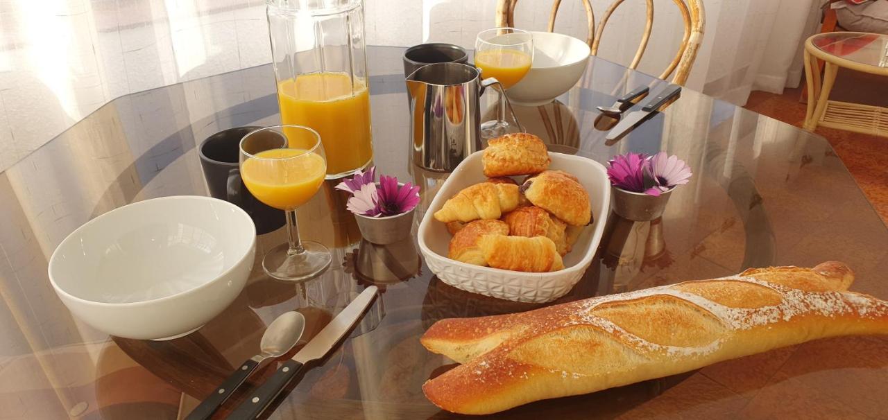 Appartement Entier Au Dessus De Villa, Climatisation Reversible Poele A Bois Tres Chaleureux , Wi Fi Parking Privee Gratuit Situation 500 M, Plage Et Centre Ville Sanary-sur-Mer Εξωτερικό φωτογραφία