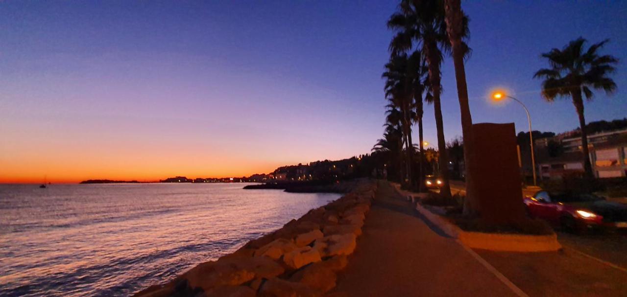 Appartement Entier Au Dessus De Villa, Climatisation Reversible Poele A Bois Tres Chaleureux , Wi Fi Parking Privee Gratuit Situation 500 M, Plage Et Centre Ville Sanary-sur-Mer Εξωτερικό φωτογραφία