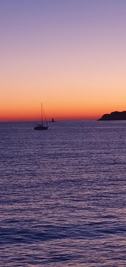 Appartement Entier Au Dessus De Villa, Climatisation Reversible Poele A Bois Tres Chaleureux , Wi Fi Parking Privee Gratuit Situation 500 M, Plage Et Centre Ville Sanary-sur-Mer Εξωτερικό φωτογραφία