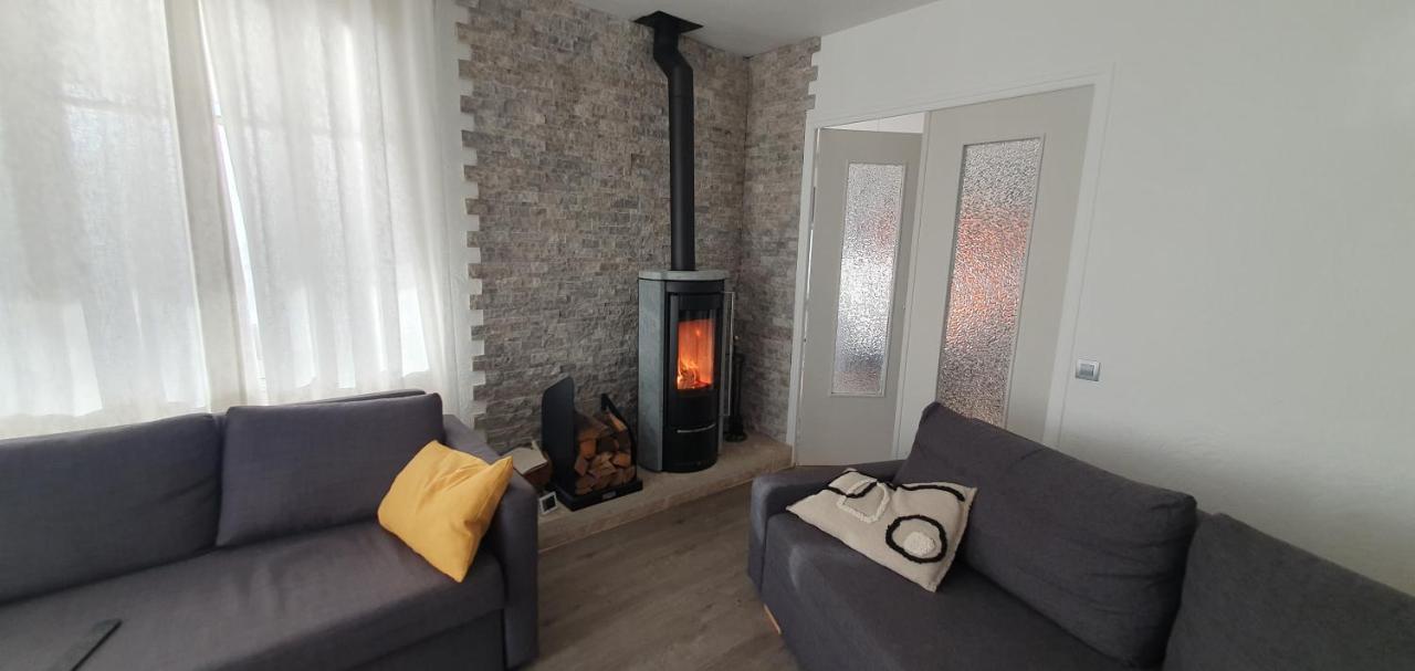 Appartement Entier Au Dessus De Villa, Climatisation Reversible Poele A Bois Tres Chaleureux , Wi Fi Parking Privee Gratuit Situation 500 M, Plage Et Centre Ville Sanary-sur-Mer Εξωτερικό φωτογραφία